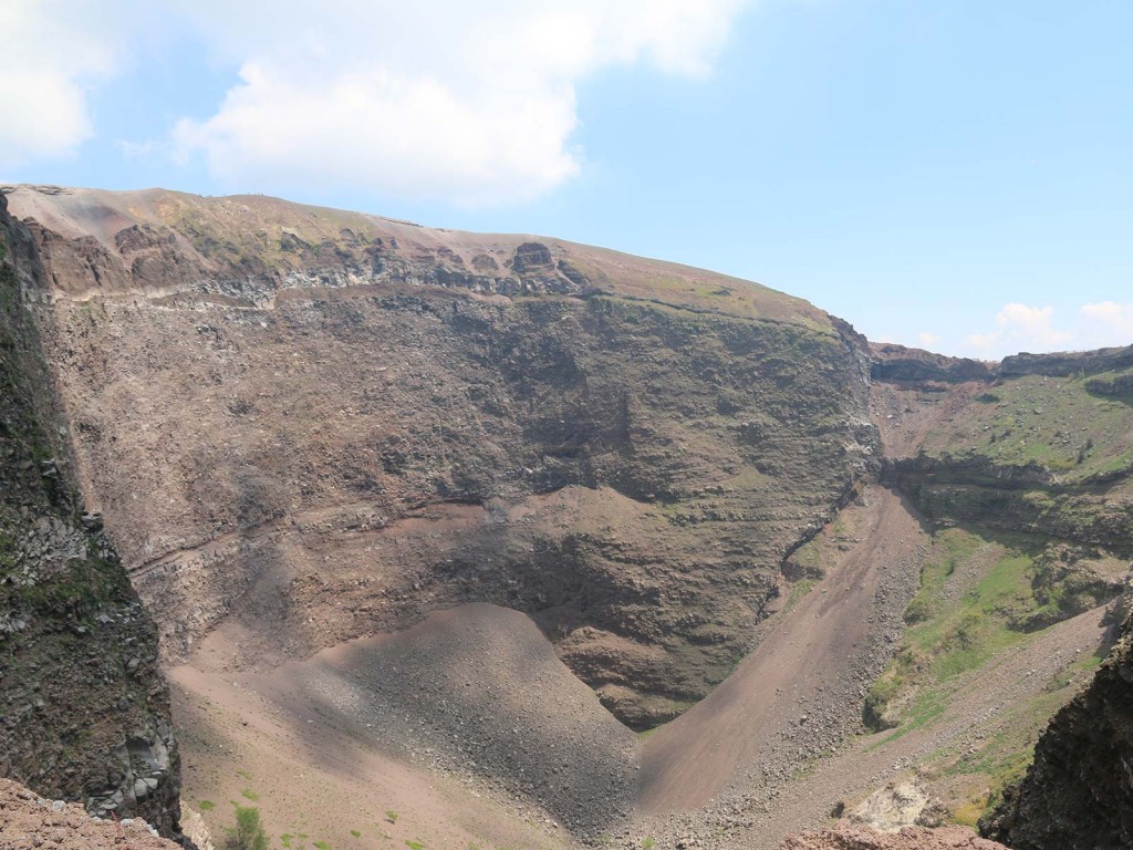 Blick in den Krater des Vesuv
