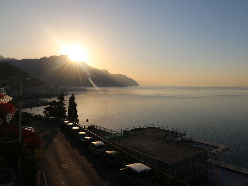 Blick auf Amalfi am Morgen
