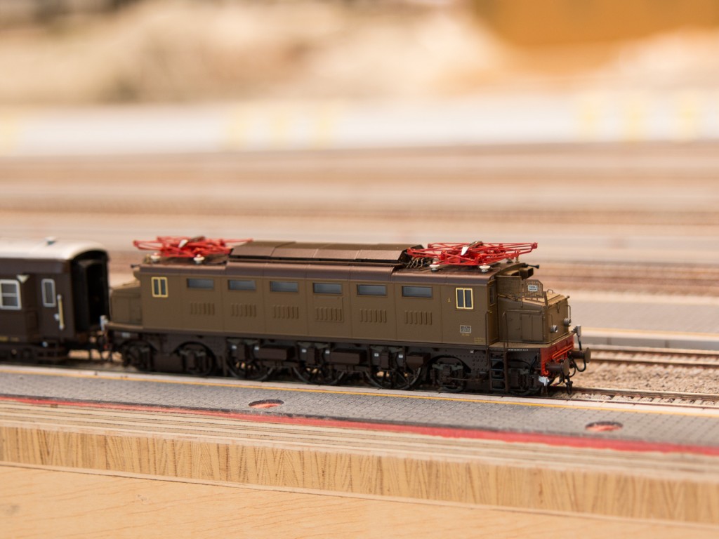 Zum Abschluss zeigen wir euch nochmal einen Zug von Rivarossi, den wir ebenfalls vor Kurzem geliefert bekommen haben. Hierbei handelt es sich um das Modell HR4111. Dieser historische Zug wird ebenfalls ím Bereich Rom beheimatet sein.