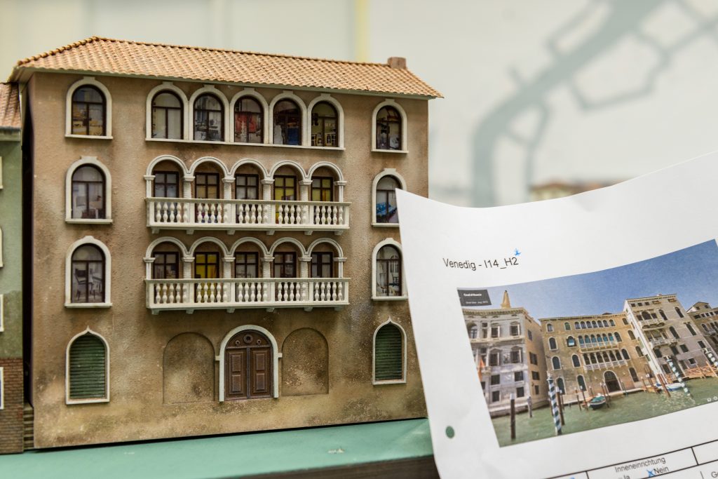 Allgemein wurden derzeit sehr viele neue Häuser fertiggestellt für Venedig. Alle sind aus detailreicher und aufwendiger Handarbeit entstanden.