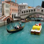 Die Rialtobrücke ist ein Muss eines jeden Venedigbesuchs. Warum nicht verbunden mit einer romantischen Gondelfahrt.